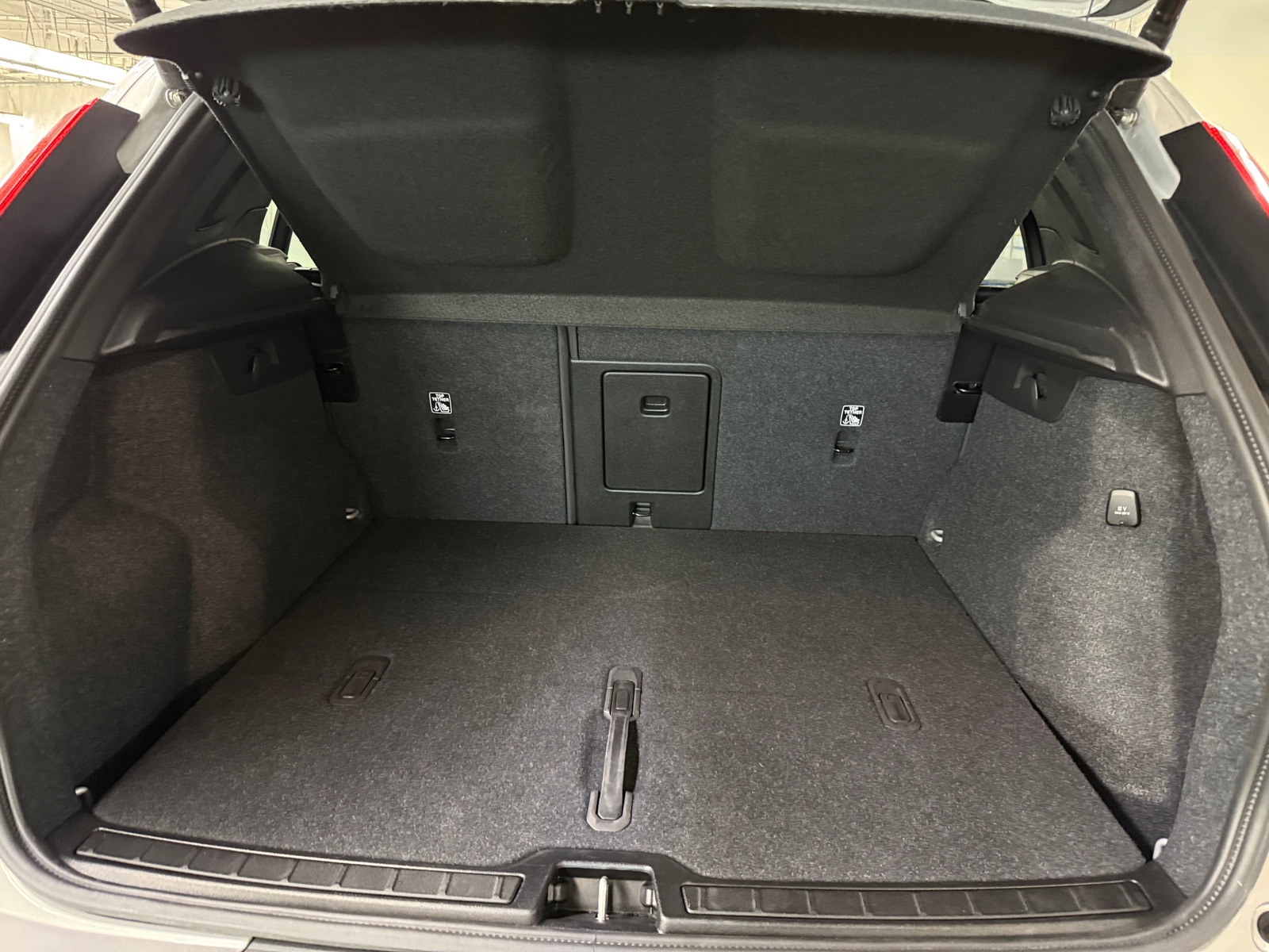 Thumbnail: 2025 Volvo XC40 - 7