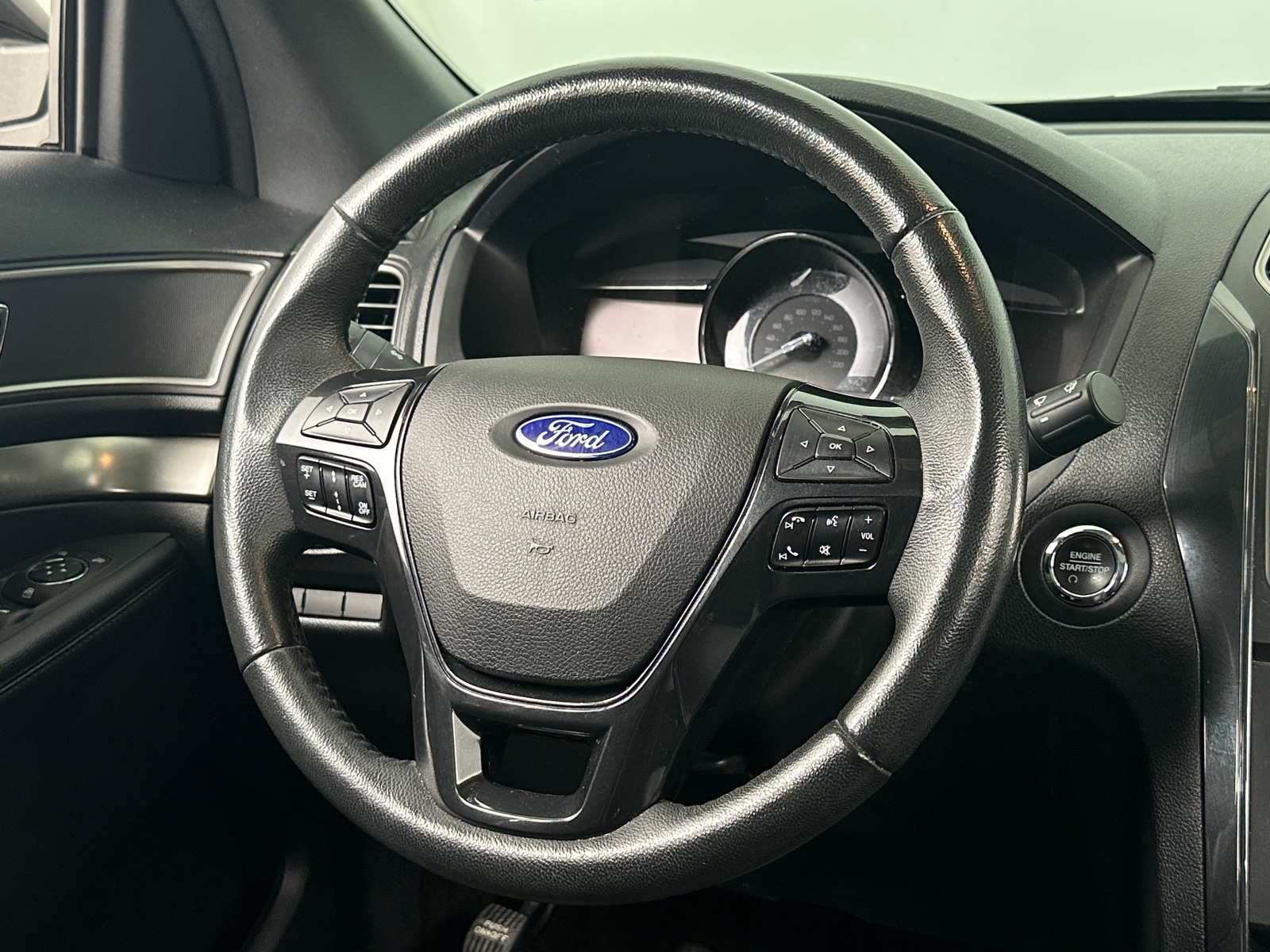 Thumbnail: 2018 Ford Explorer - 4