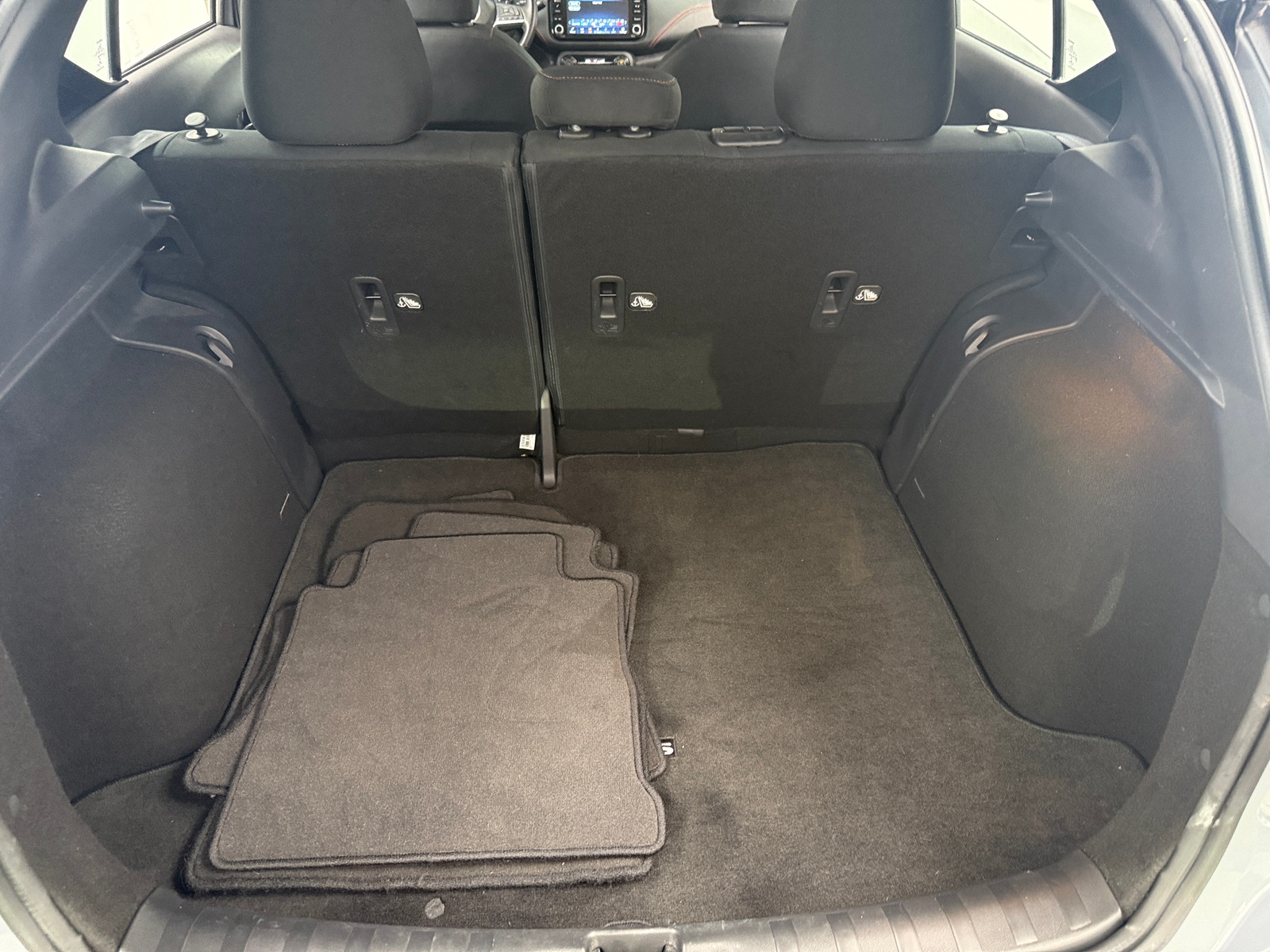 Thumbnail: 2023 Nissan Kicks - 7