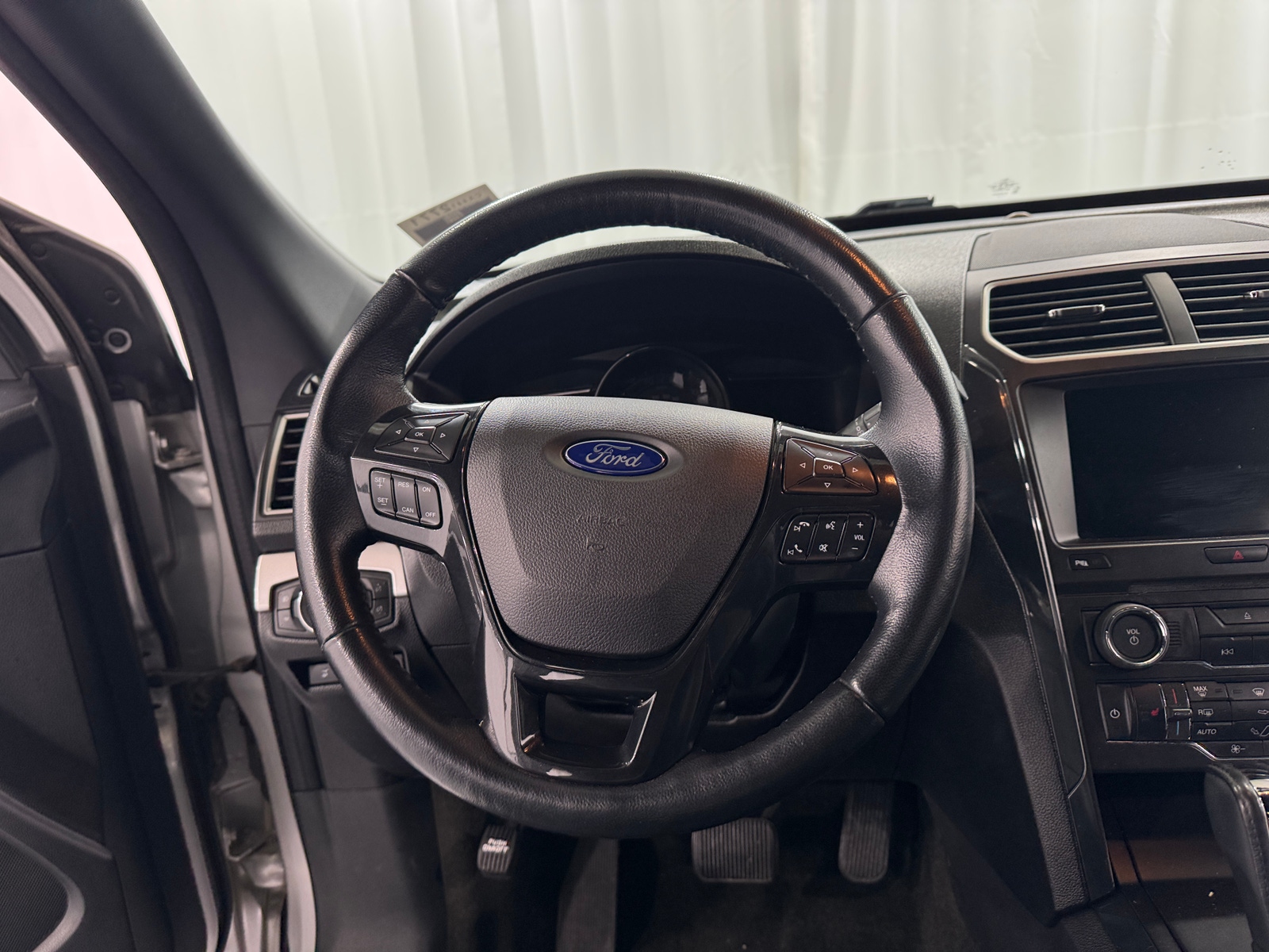 Thumbnail: 2017 Ford Explorer - 4