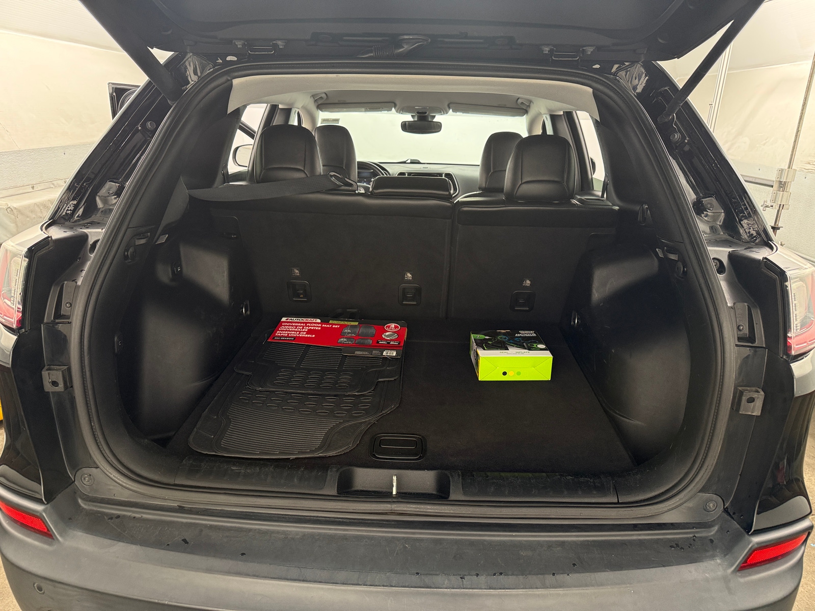 Thumbnail: 2019 Jeep Cherokee - 6