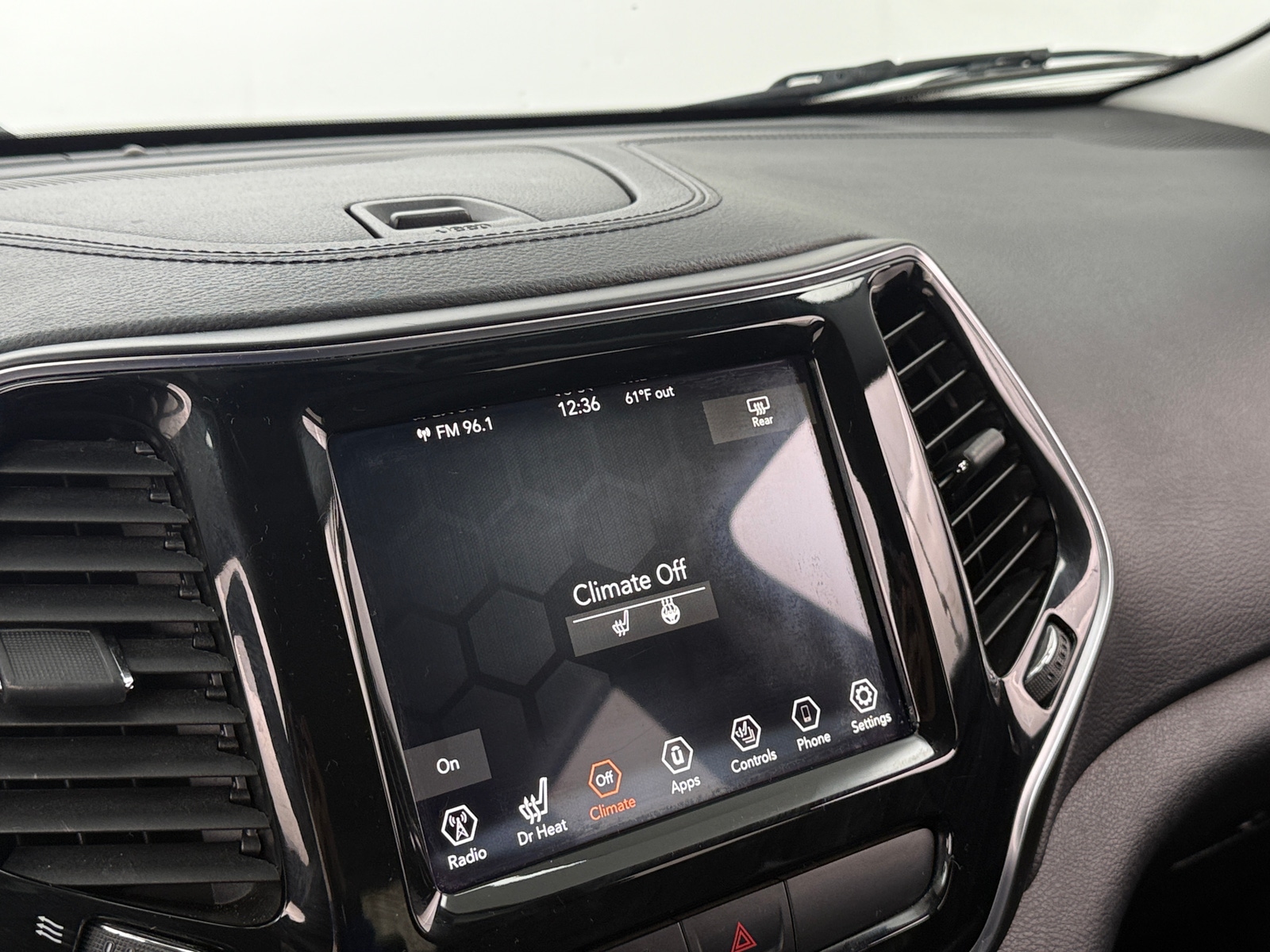 Thumbnail: 2019 Jeep Cherokee - 3