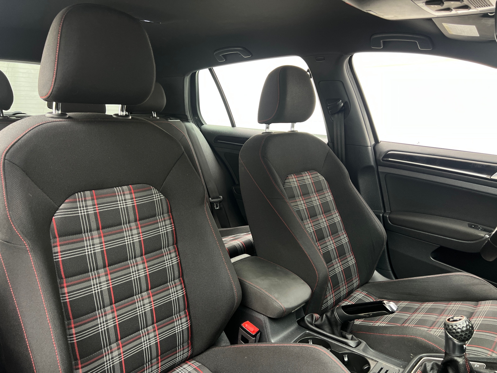 Thumbnail: 2017 Volkswagen Golf - 2