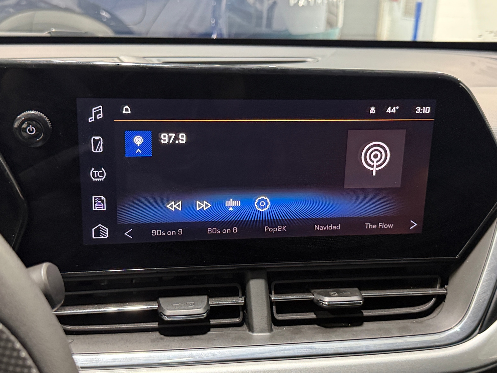 Thumbnail: 2025 Chevrolet Trax - 4