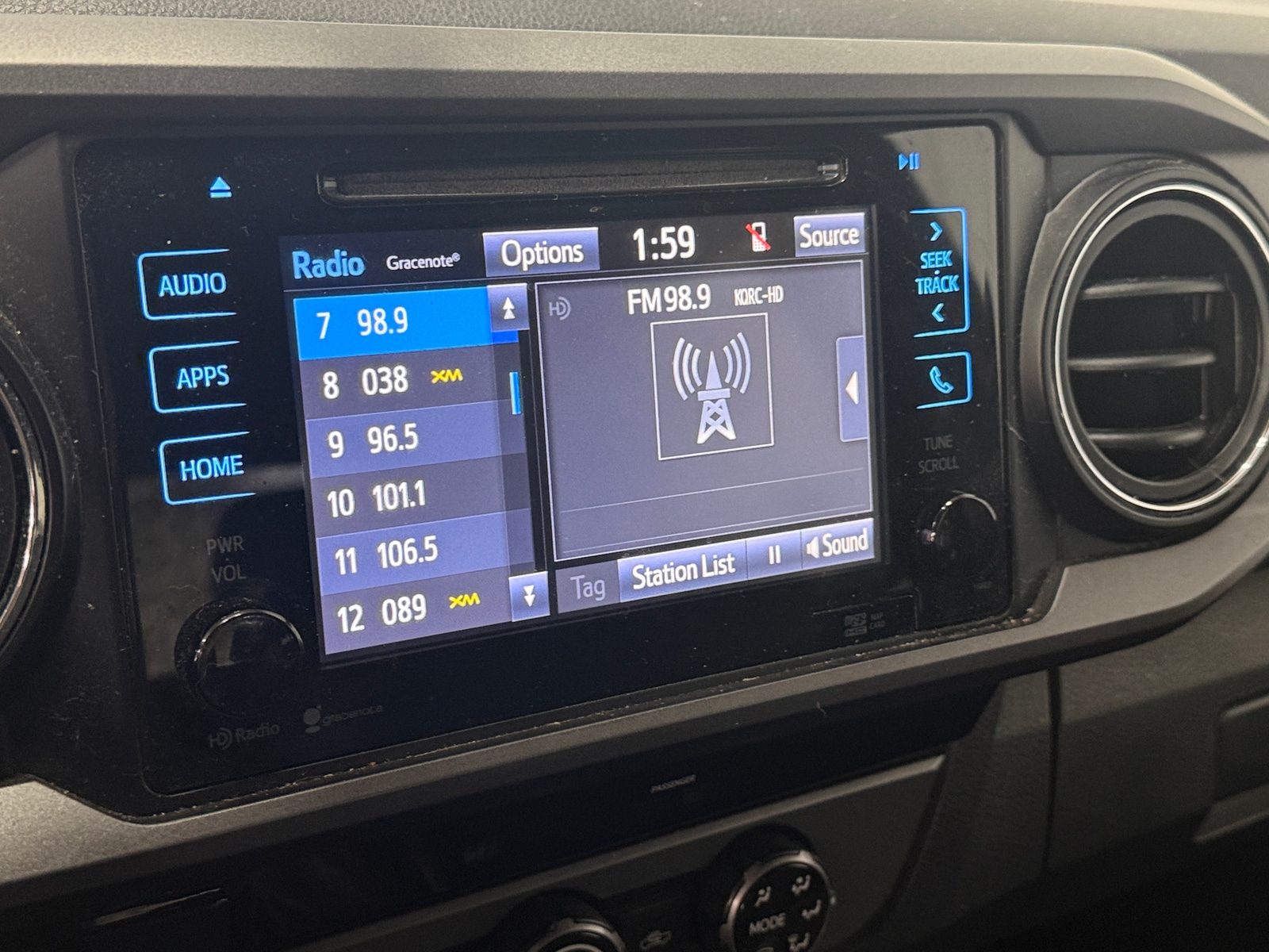 Thumbnail: 2016 Toyota Tacoma - 4