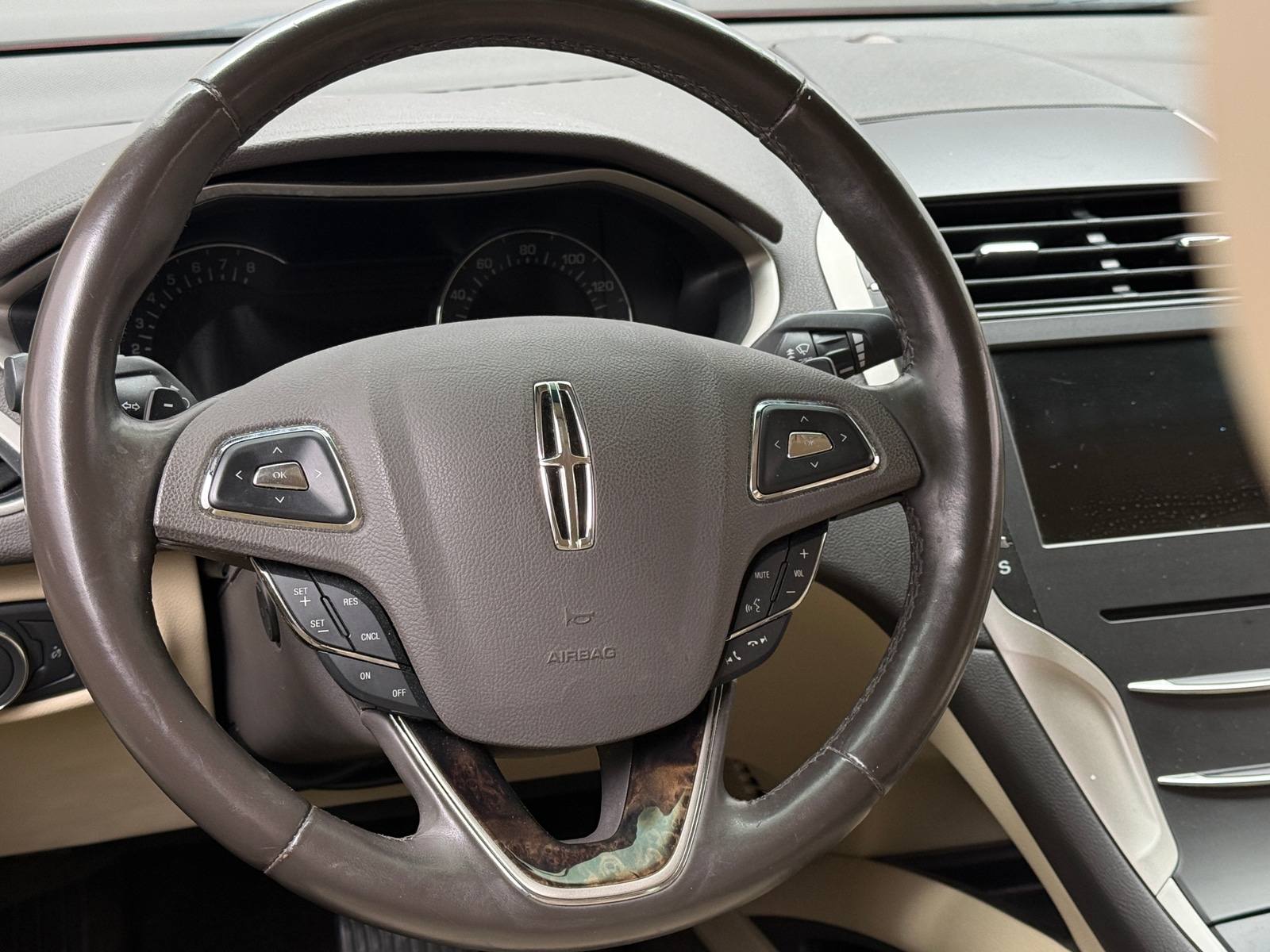 Thumbnail: 2015 Lincoln MKZ - 4
