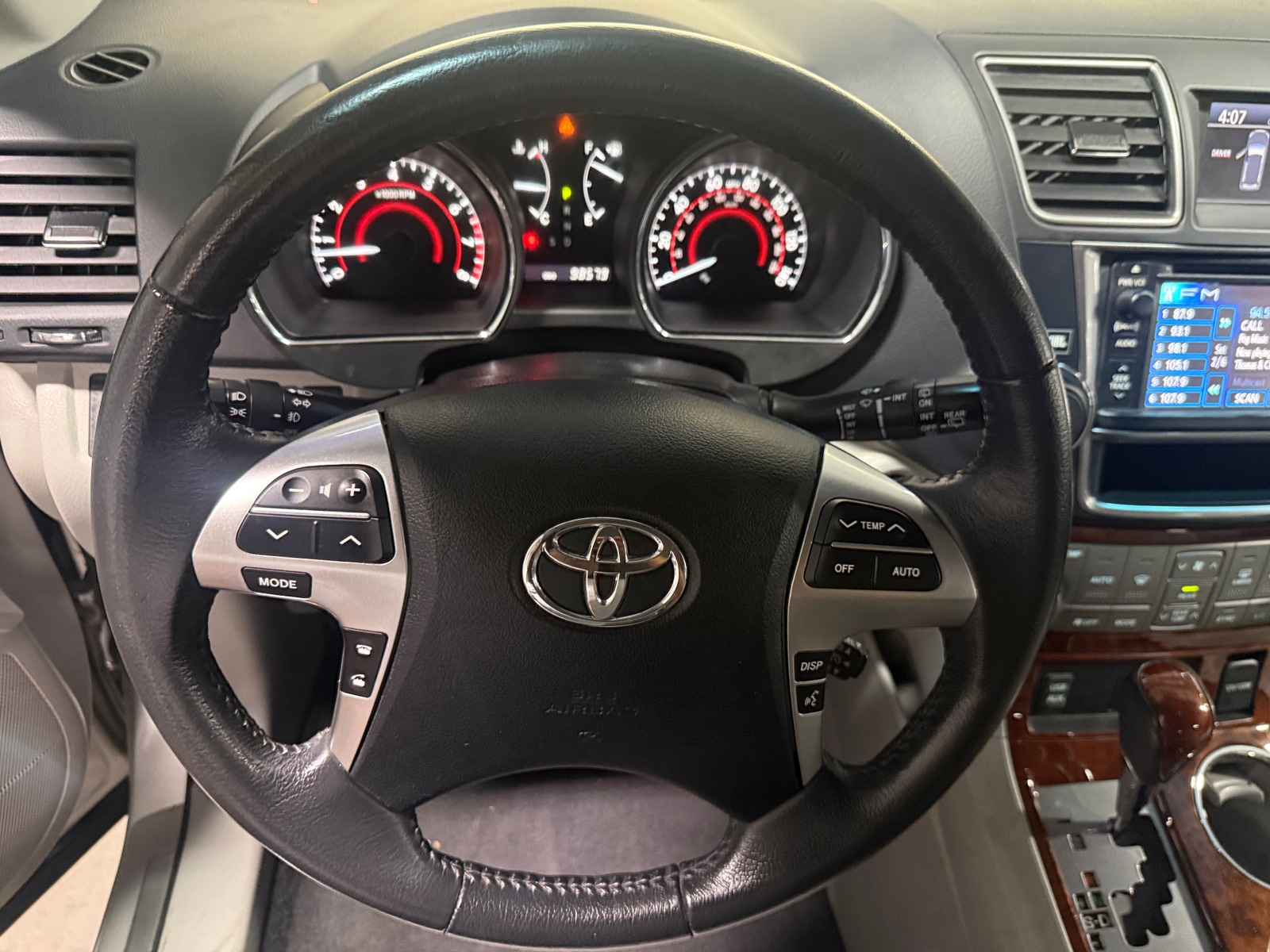 Thumbnail: 2013 Toyota Highlander - 4