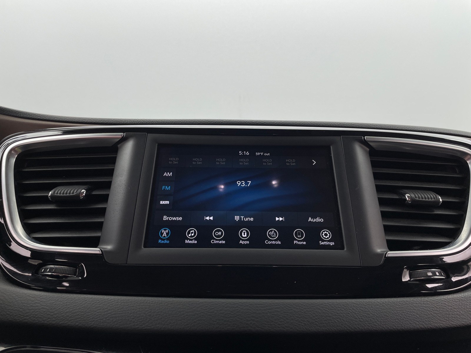 Thumbnail: 2019 Chrysler Pacifica - 3