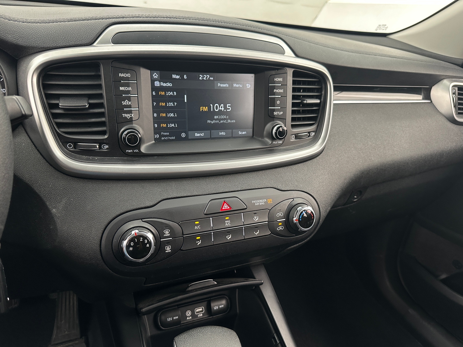 Thumbnail: 2019 Kia Sorento - 4