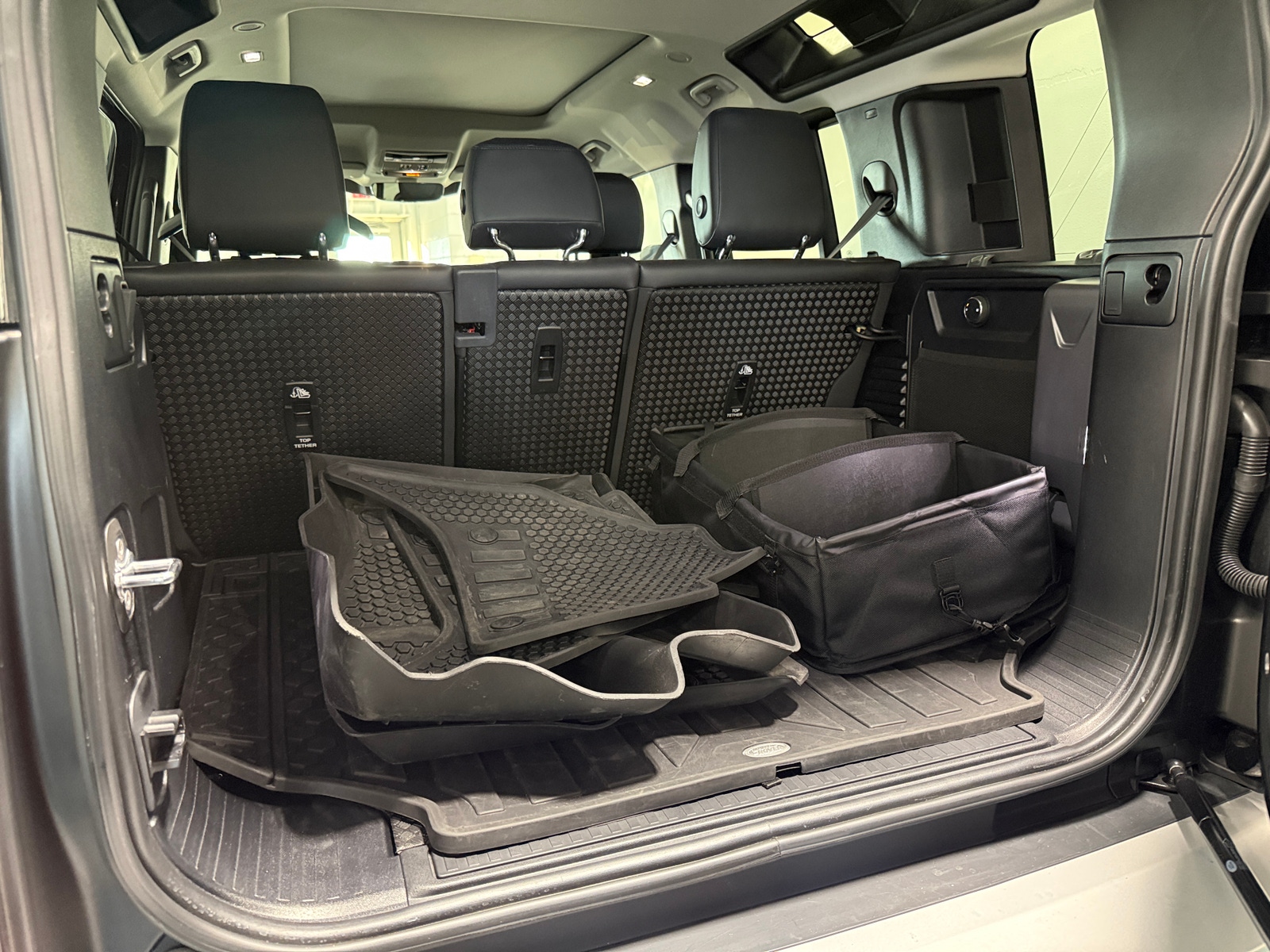 Thumbnail: 2024 Land Rover Defender - 6