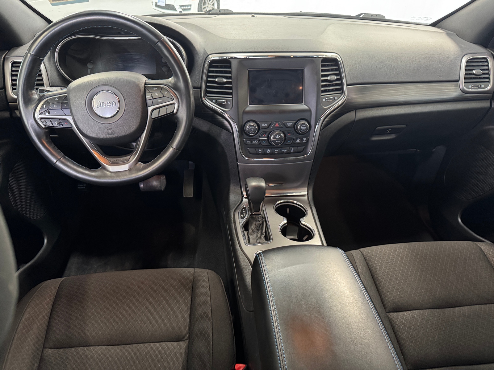 Thumbnail: 2019 Jeep Grand Cherokee - 3