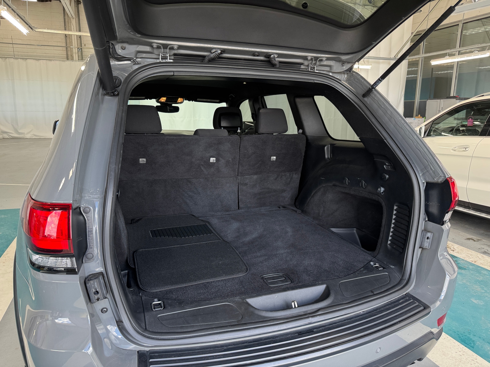 Thumbnail: 2019 Jeep Grand Cherokee - 7