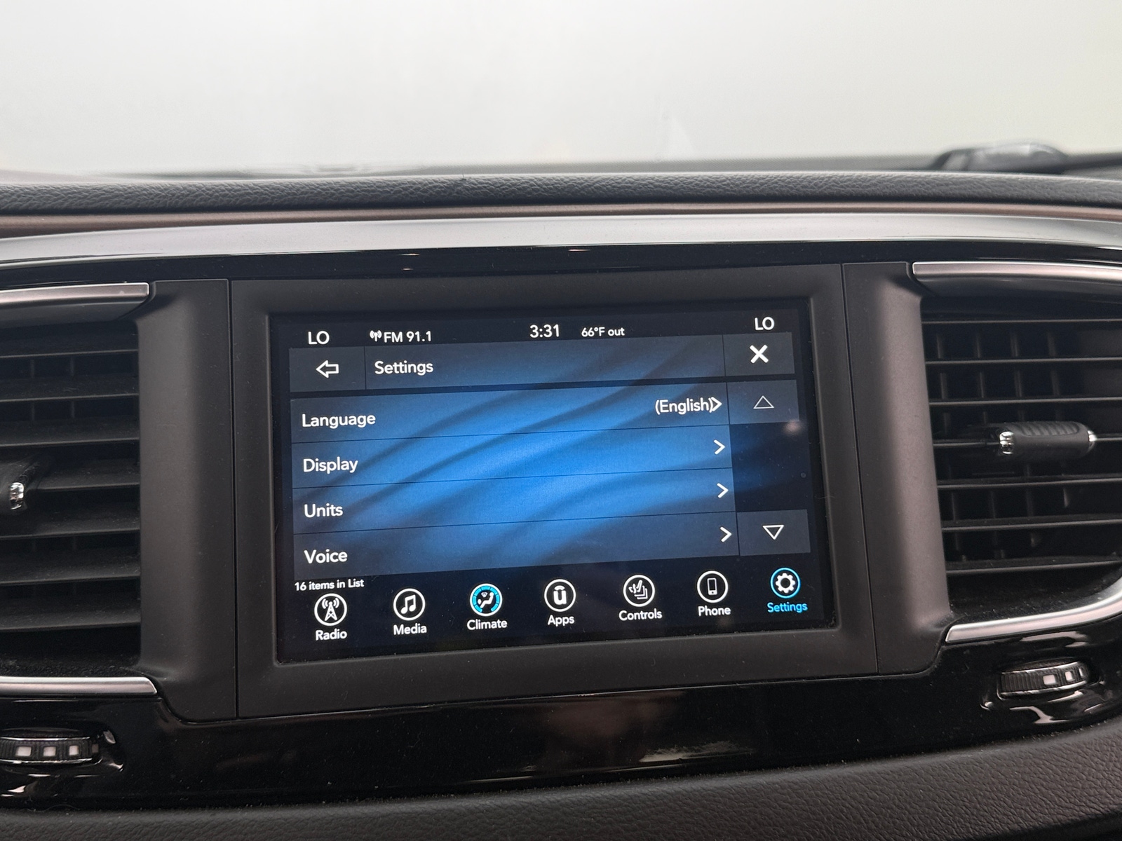 Thumbnail: 2019 Chrysler Pacifica - 3