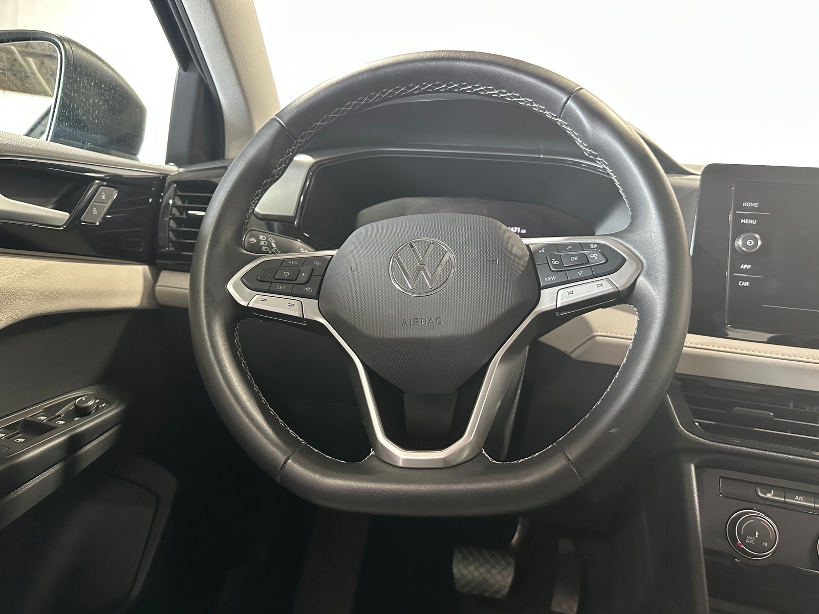 Thumbnail: 2025 Volkswagen Taos - 5