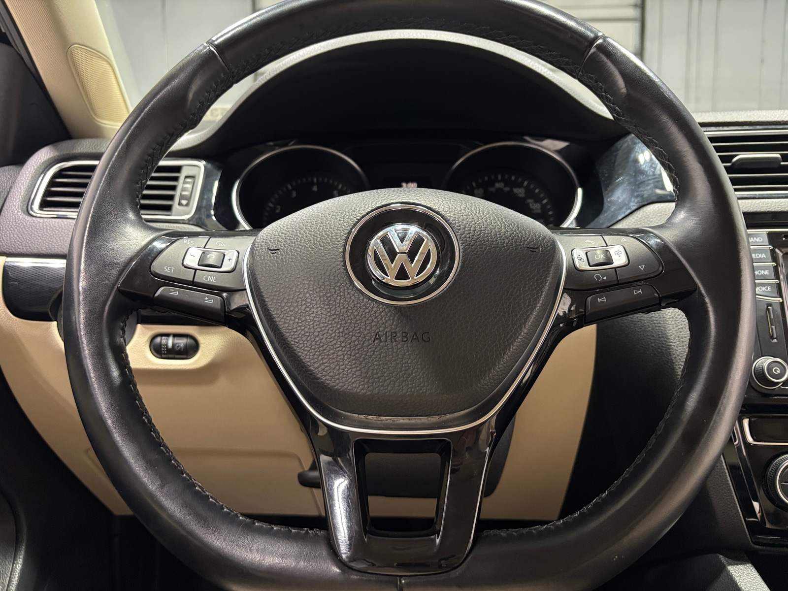 Thumbnail: 2017 Volkswagen Jetta - 4