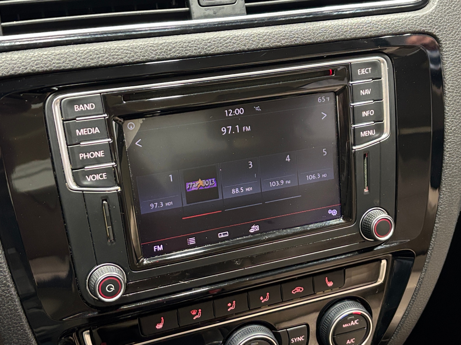 Thumbnail: 2017 Volkswagen Jetta - 3