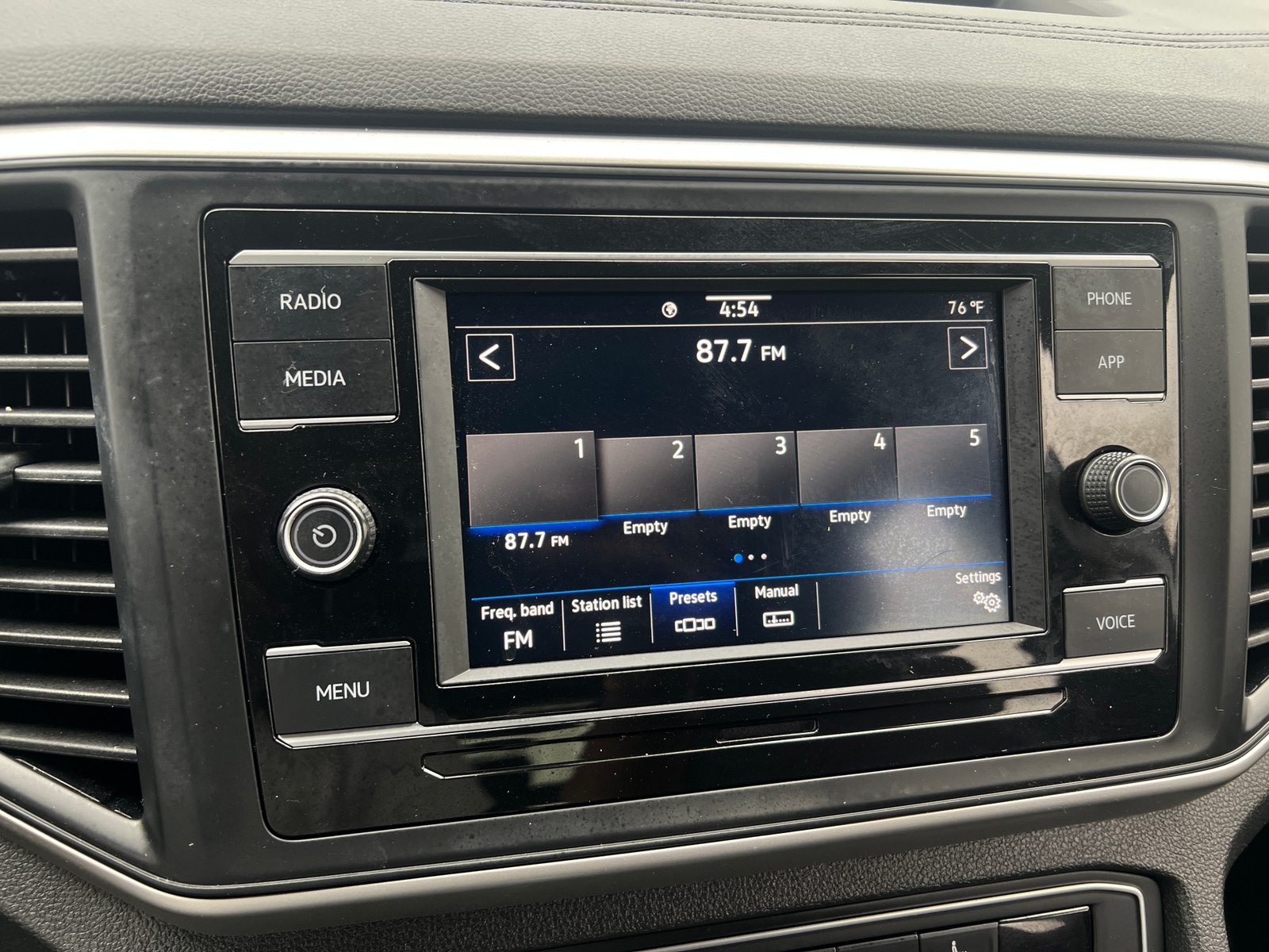 Thumbnail: 2022 Volkswagen Atlas - 3