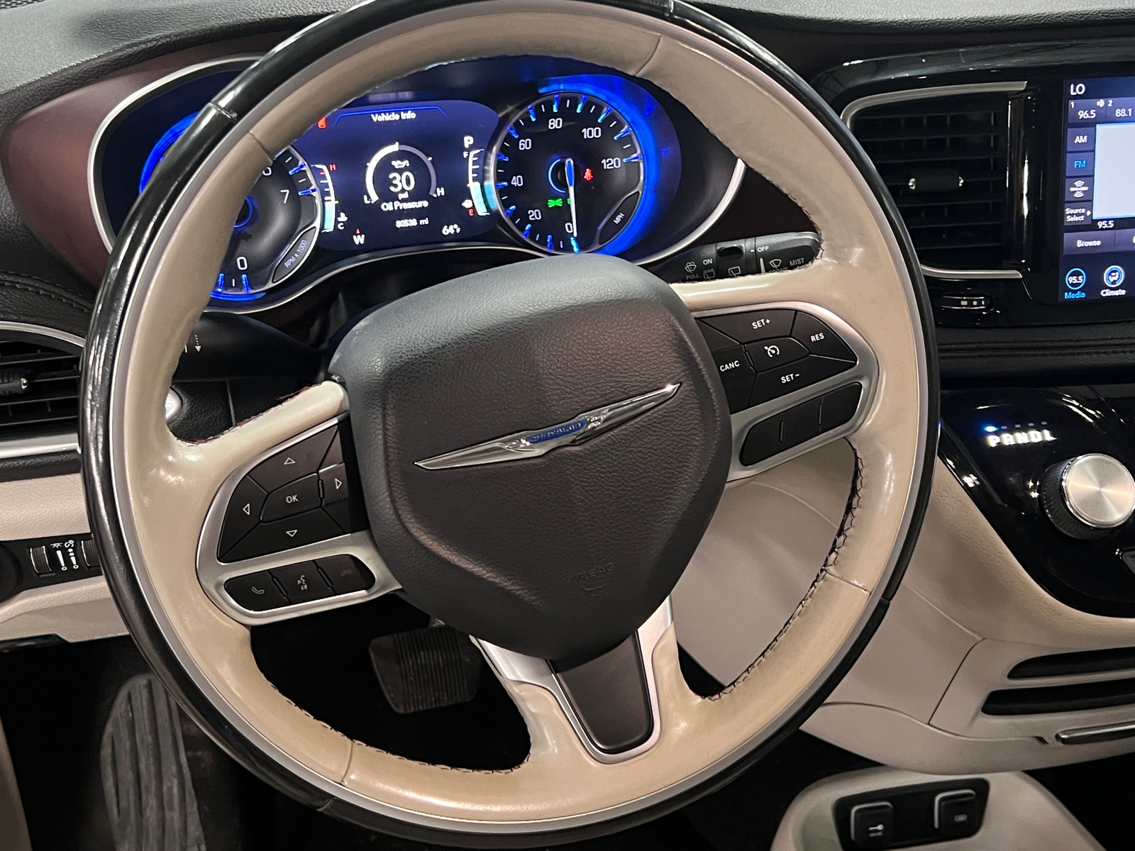 Thumbnail: 2020 Chrysler Pacifica - 4