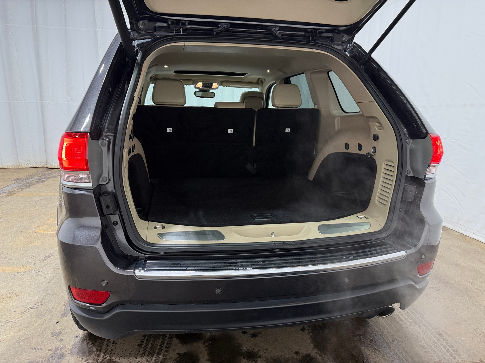 Thumbnail: 2018 Jeep Grand Cherokee - 7