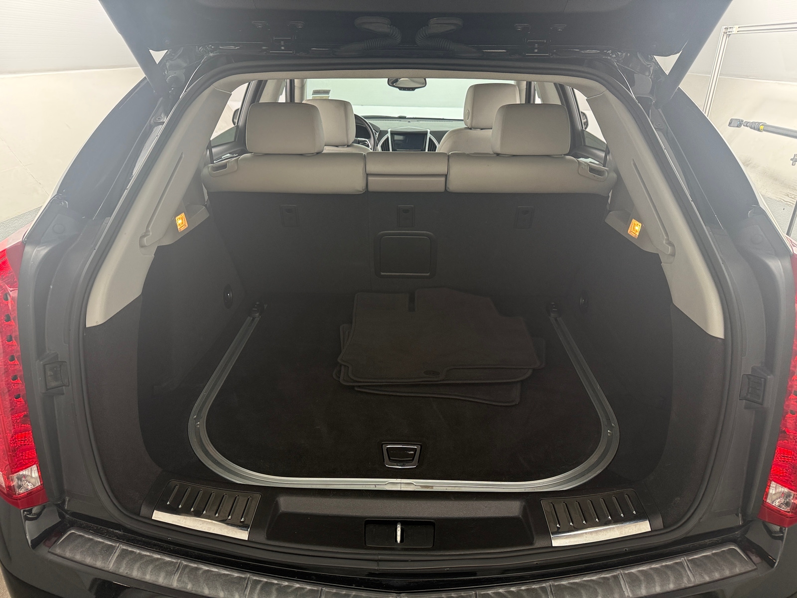 Thumbnail: 2016 Cadillac SRX - 6