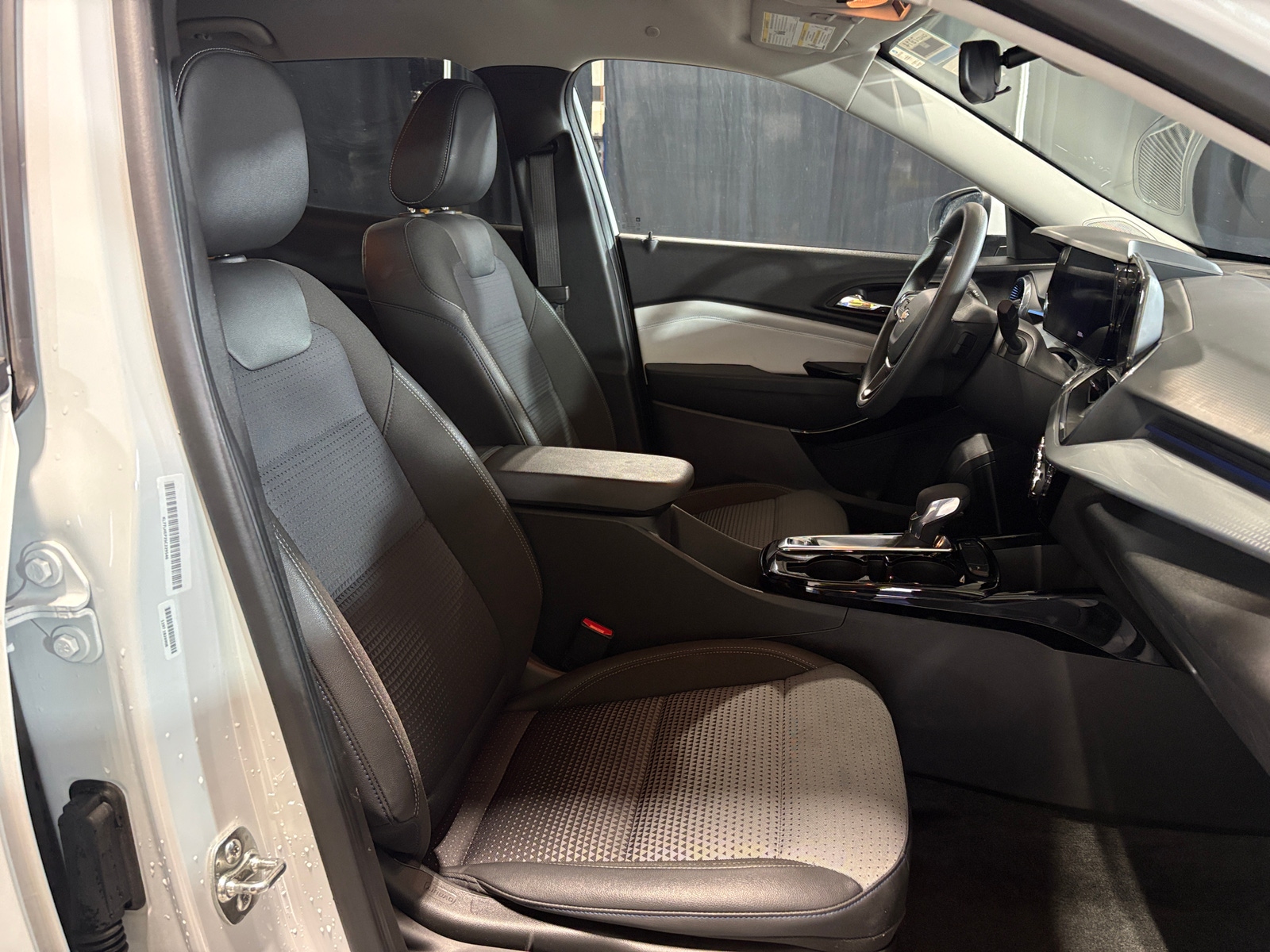 Thumbnail: 2025 Chevrolet Trax - 2