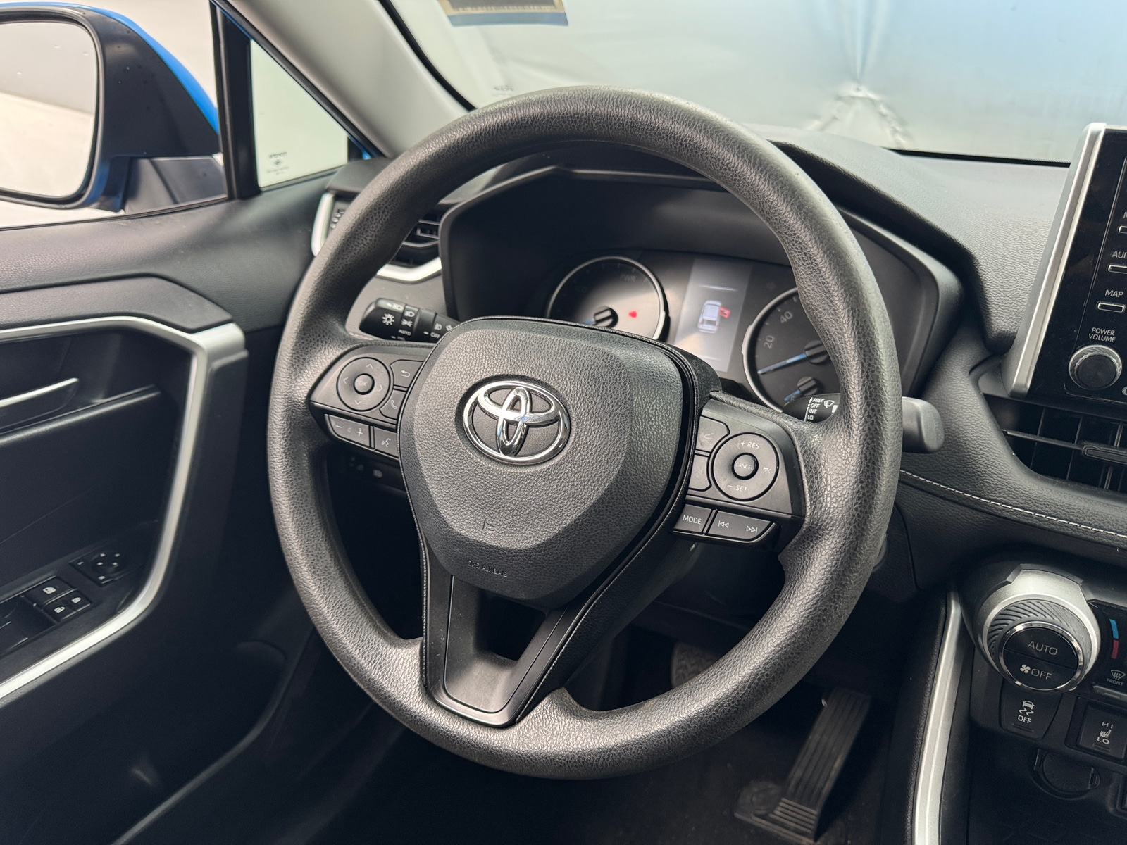 Thumbnail: 2019 Toyota RAV4 - 5