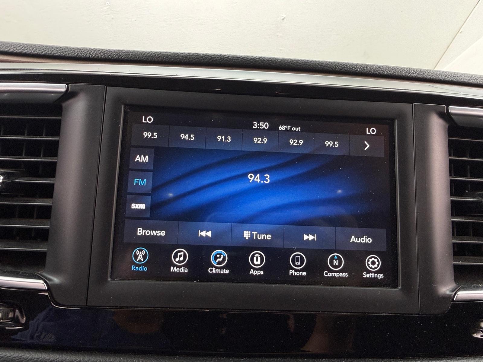 Thumbnail: 2019 Chrysler Pacifica - 4