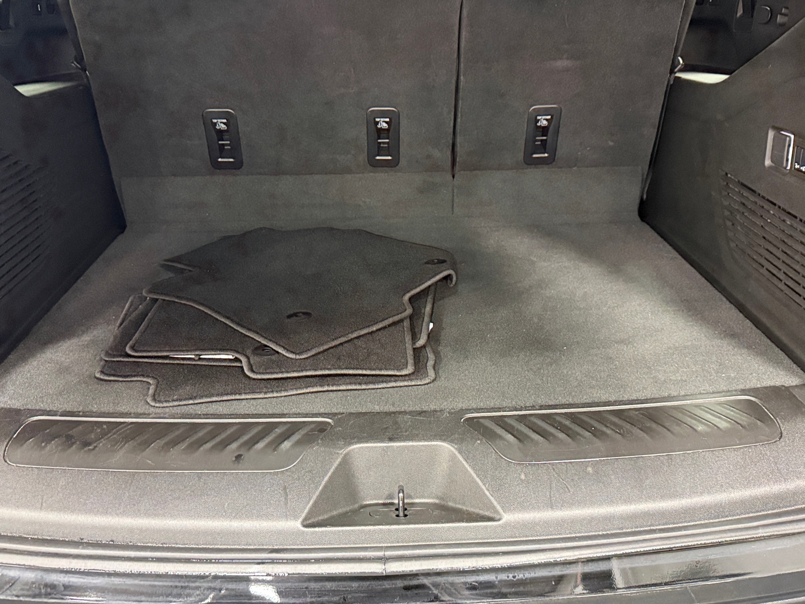 Thumbnail: 2025 GMC Yukon XL - 6