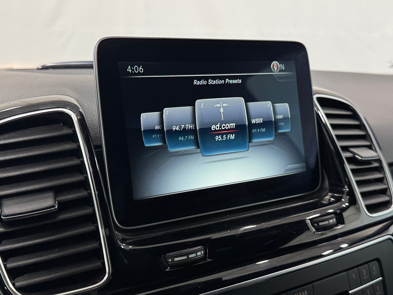 Thumbnail: 2017 Mercedes-Benz GLE - 3