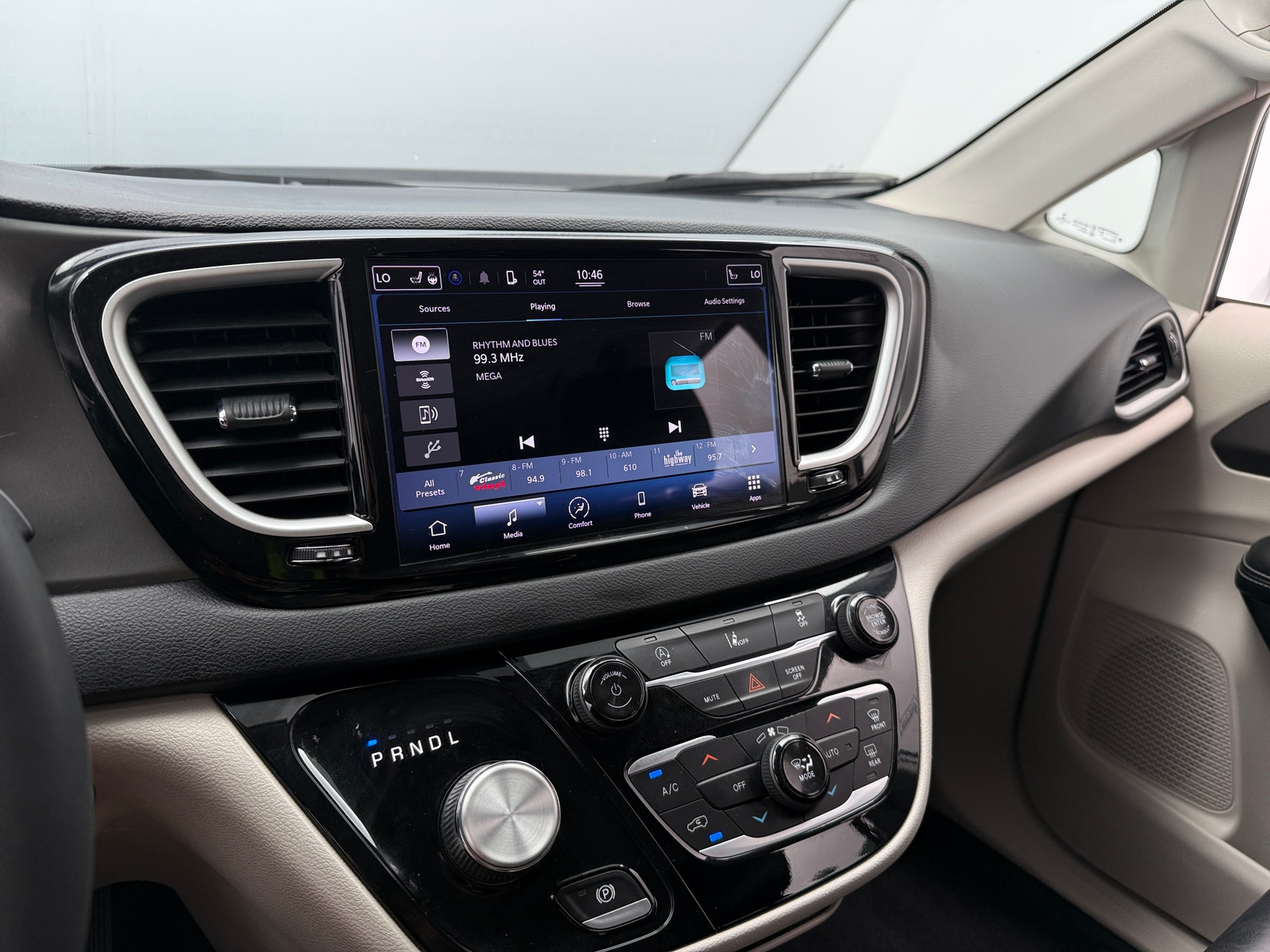 Thumbnail: 2022 Chrysler Pacifica - 3