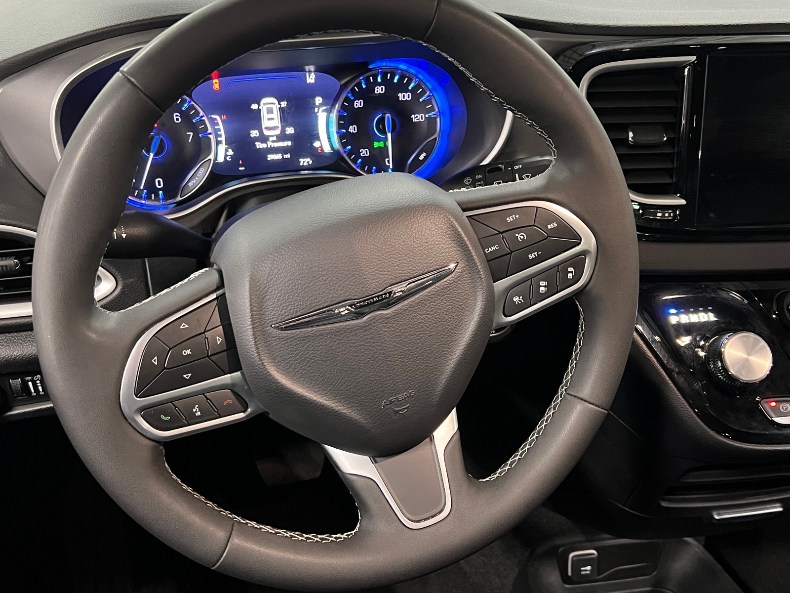 Thumbnail: 2025 Chrysler Pacifica - 4