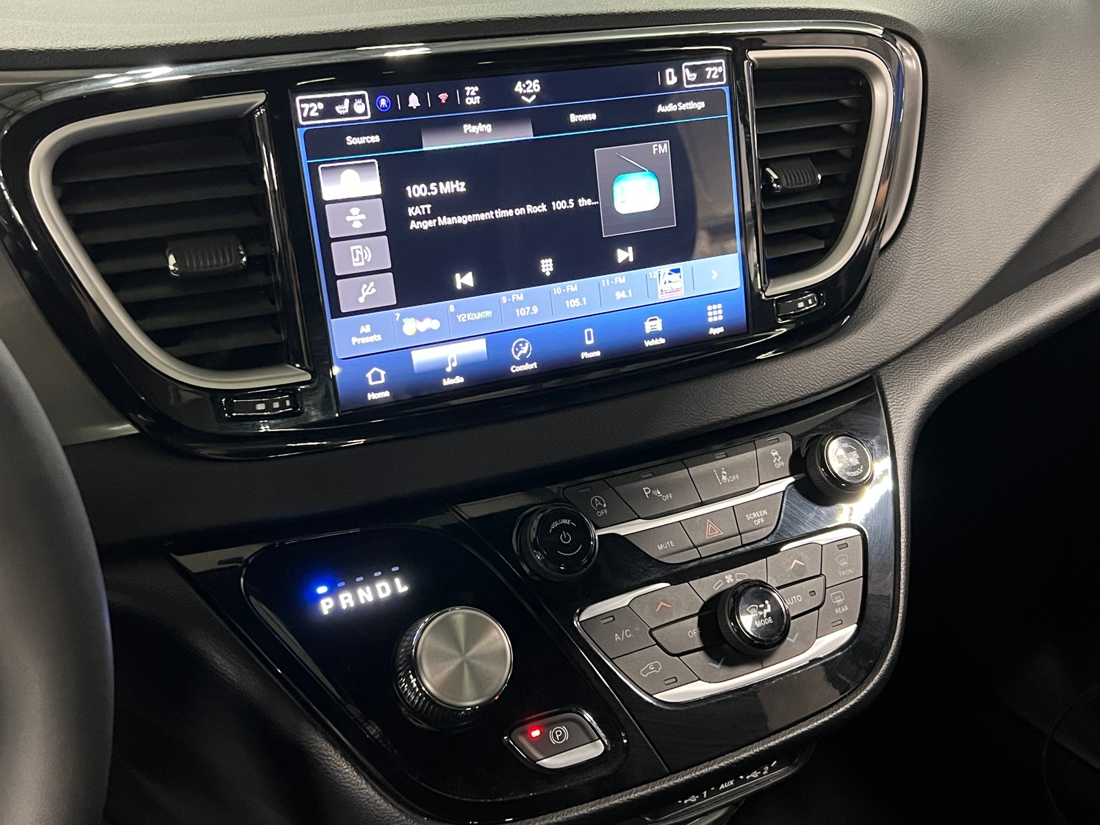 Thumbnail: 2025 Chrysler Pacifica - 3