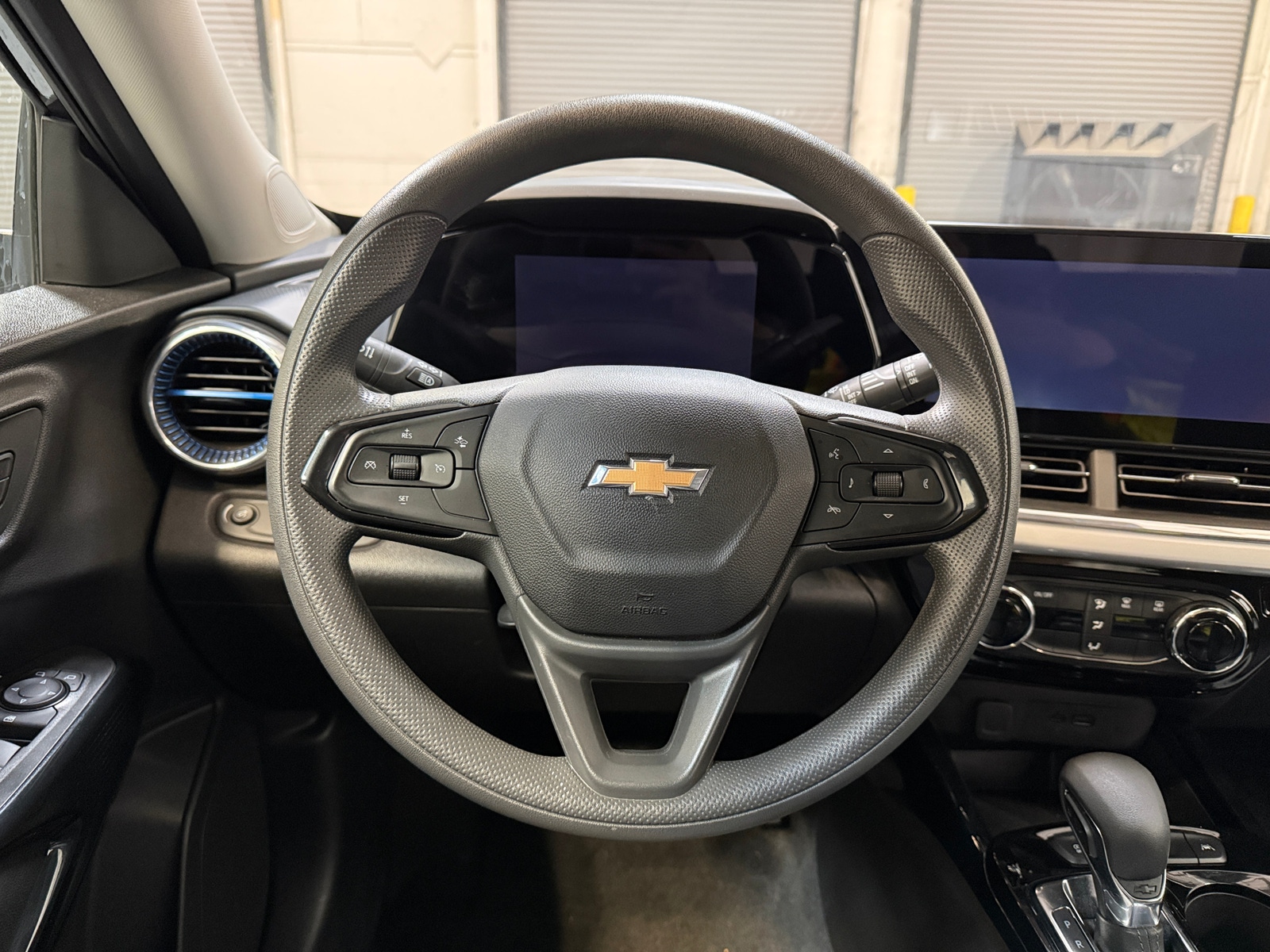 Thumbnail: 2025 Chevrolet Trax - 5