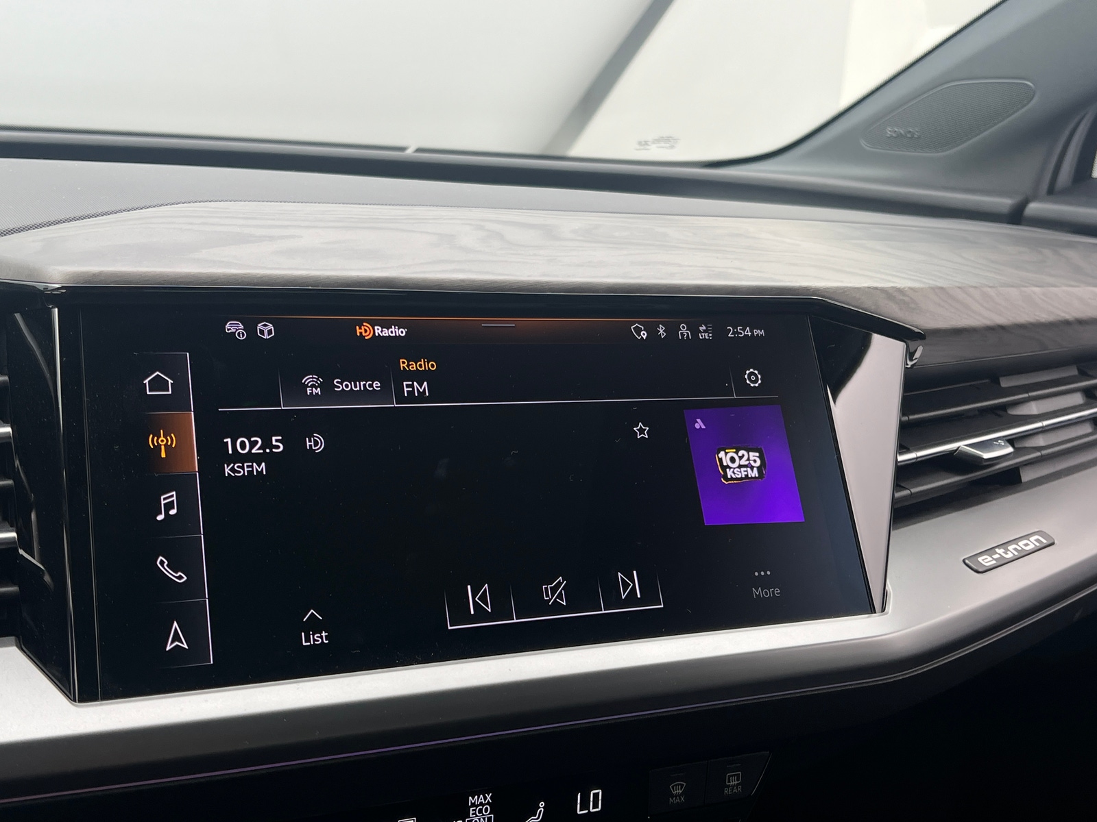 Thumbnail: 2023 Audi Q4 e-tron - 3