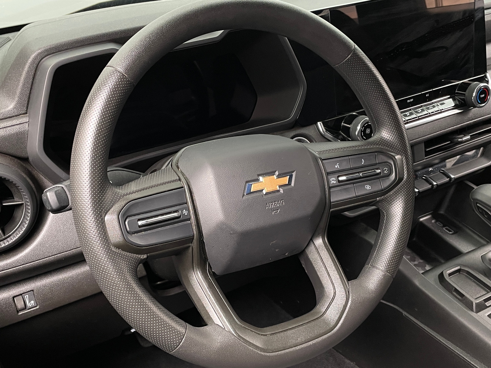Thumbnail: 2024 Chevrolet Colorado - 5