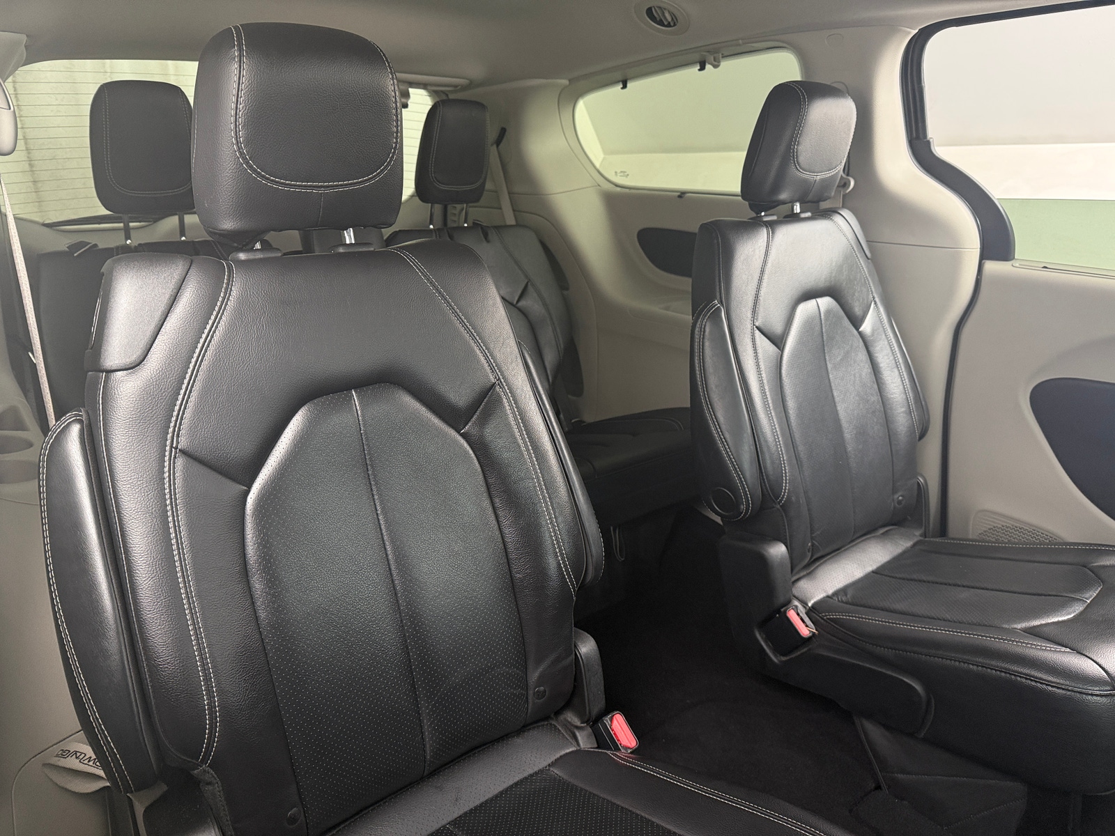 Thumbnail: 2022 Chrysler Pacifica - 5