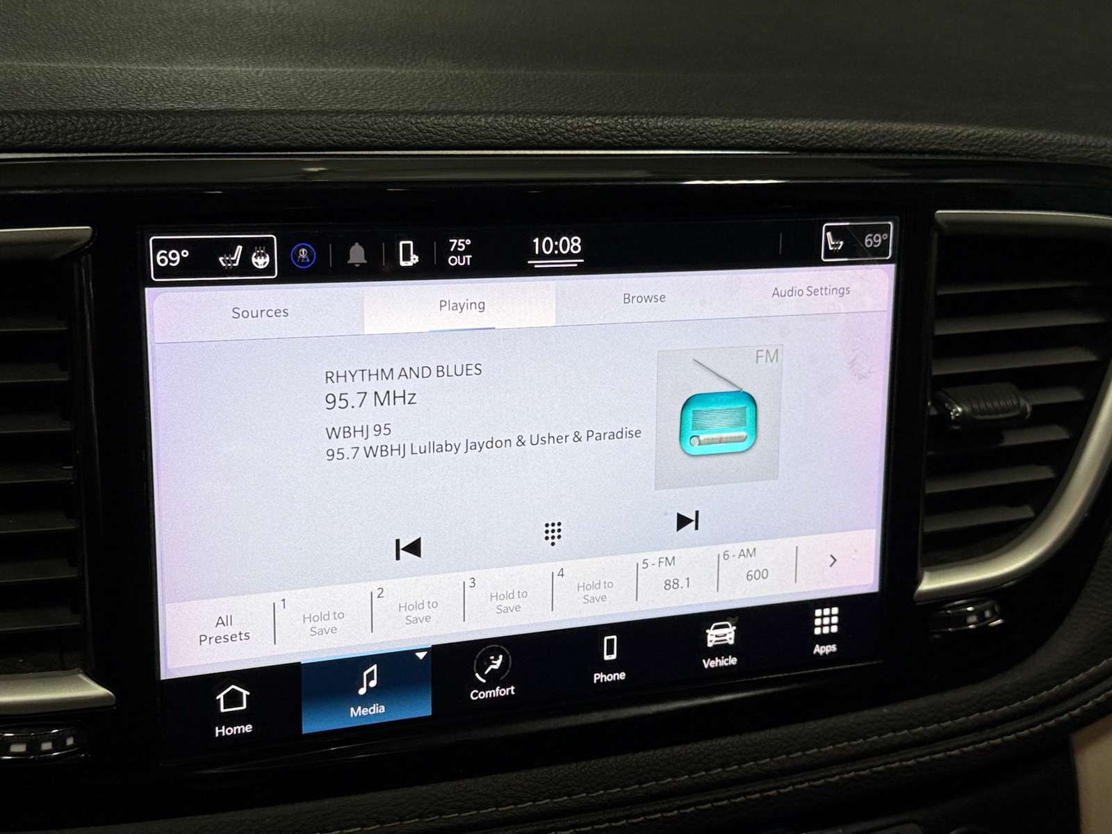 Thumbnail: 2022 Chrysler Pacifica - 3