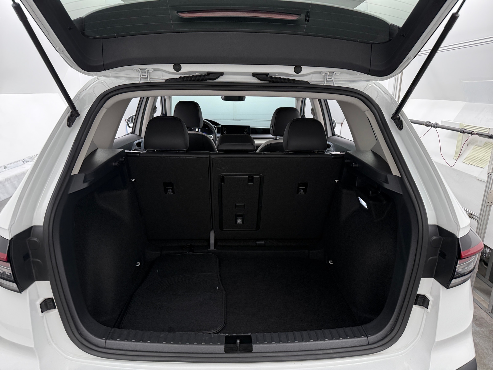 Thumbnail: 2025 Volkswagen Taos - 6