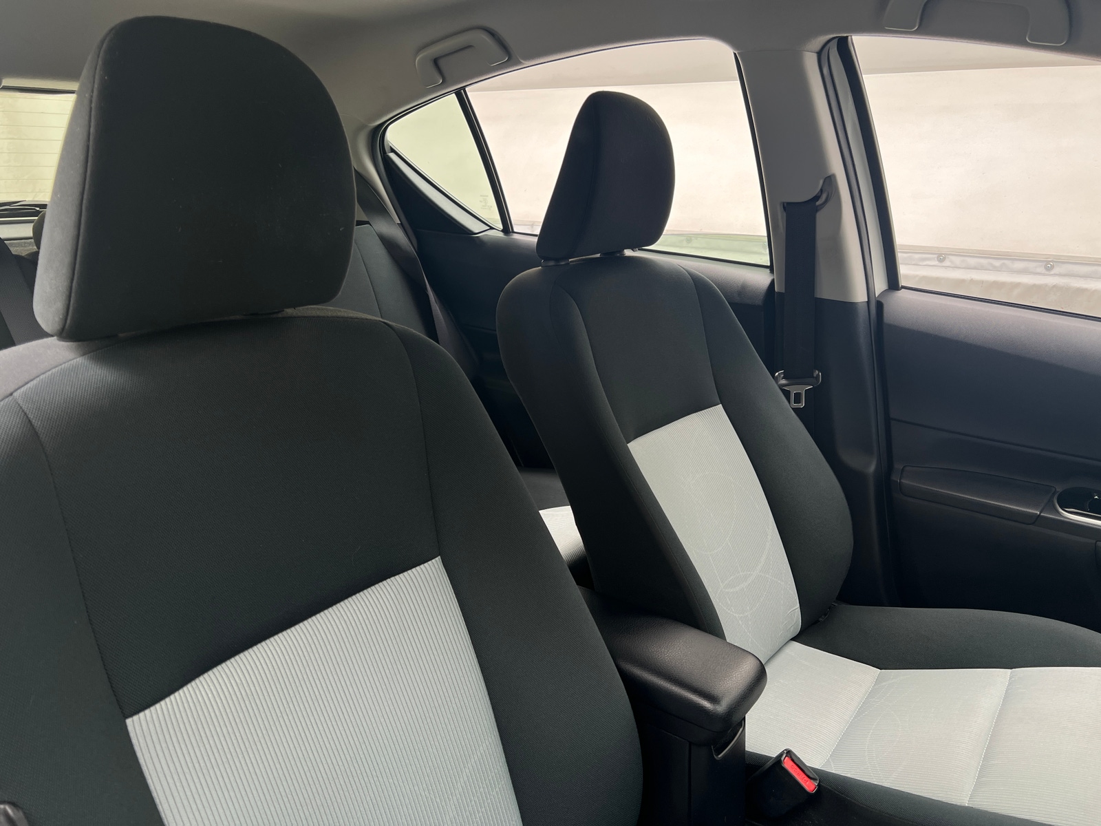 Thumbnail: 2017 Toyota Prius c - 2