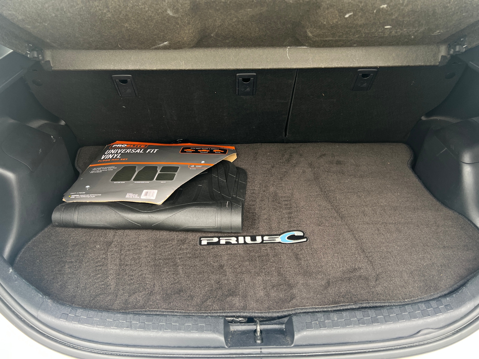 Thumbnail: 2017 Toyota Prius c - 7