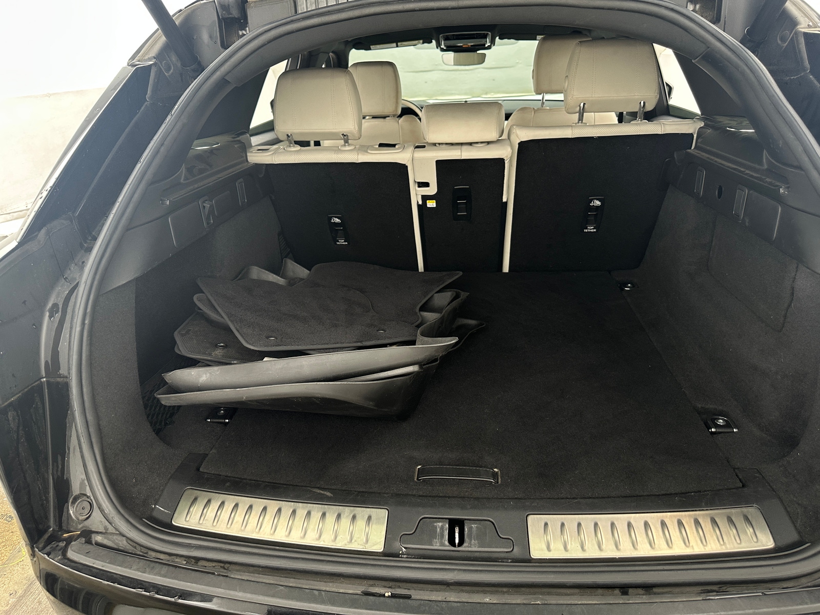 Thumbnail: 2022 Land Rover Range Rover Velar - 7