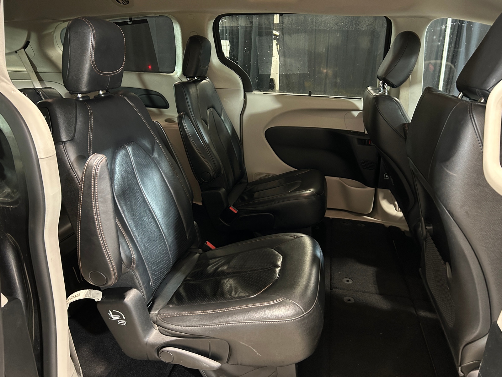 Thumbnail: 2018 Chrysler Pacifica - 5