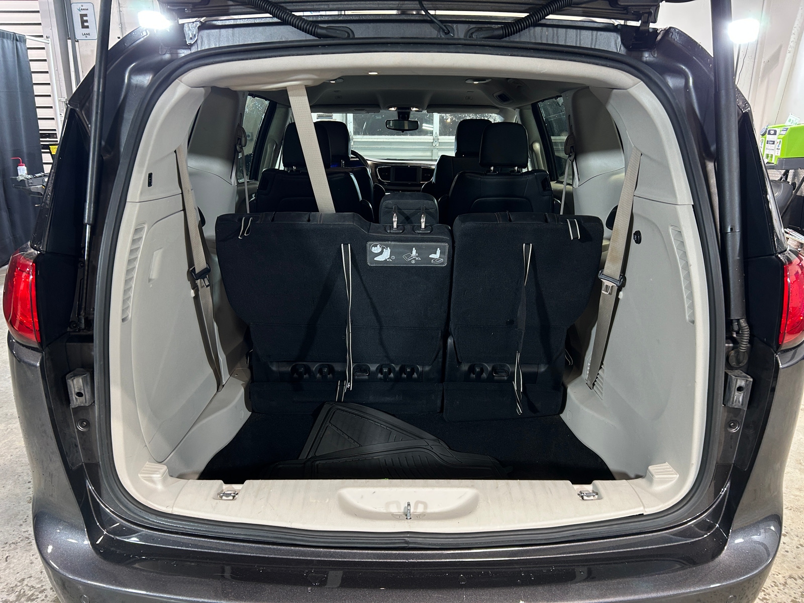 Thumbnail: 2018 Chrysler Pacifica - 6