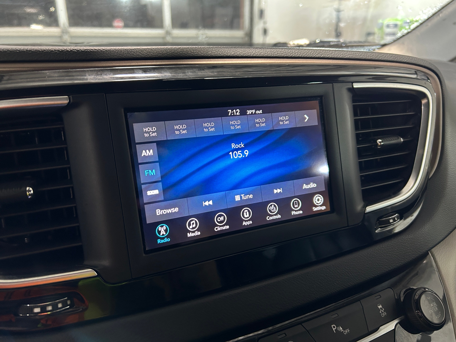 Thumbnail: 2018 Chrysler Pacifica - 3