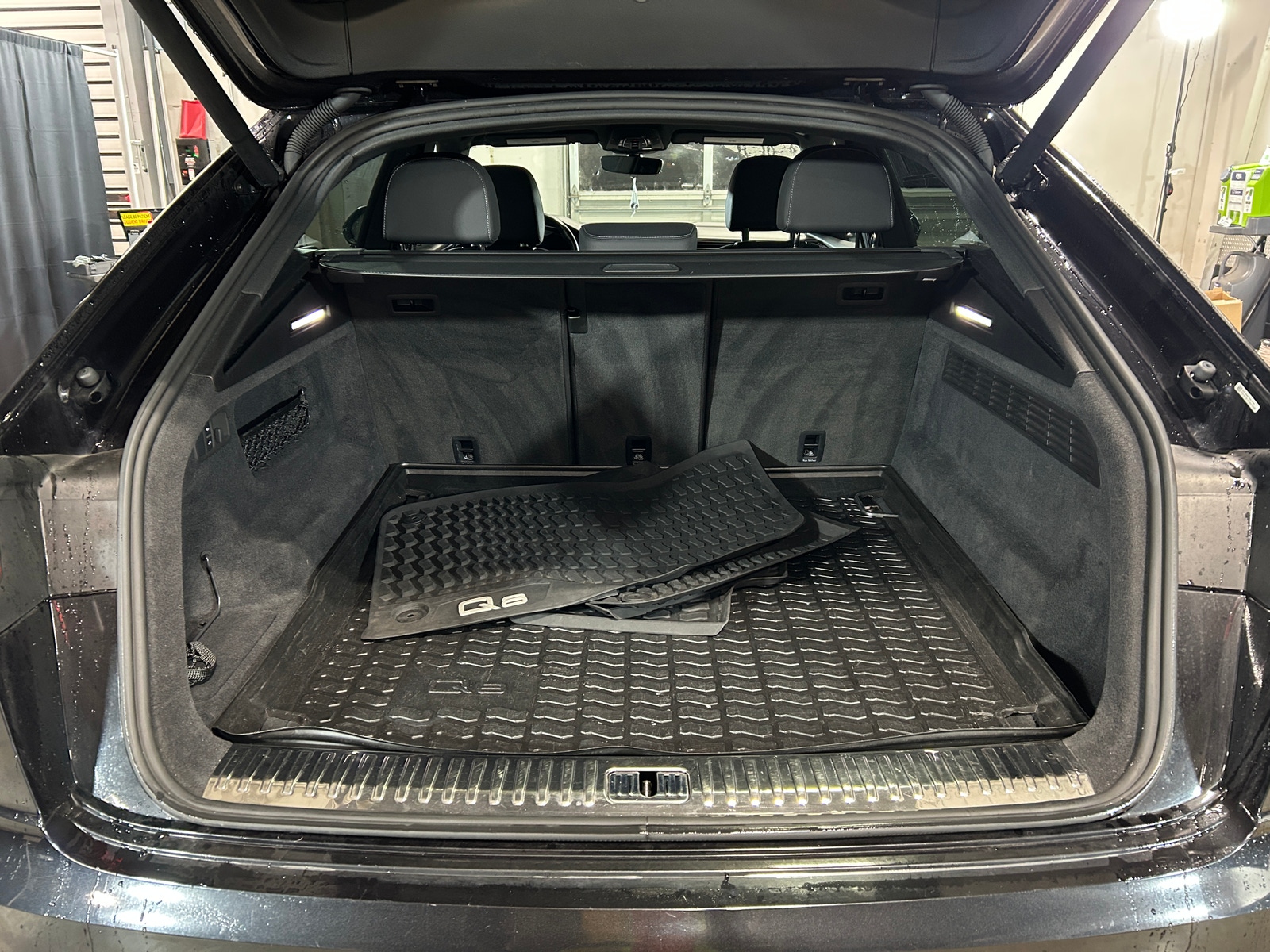 Thumbnail: 2019 Audi Q8 - 6