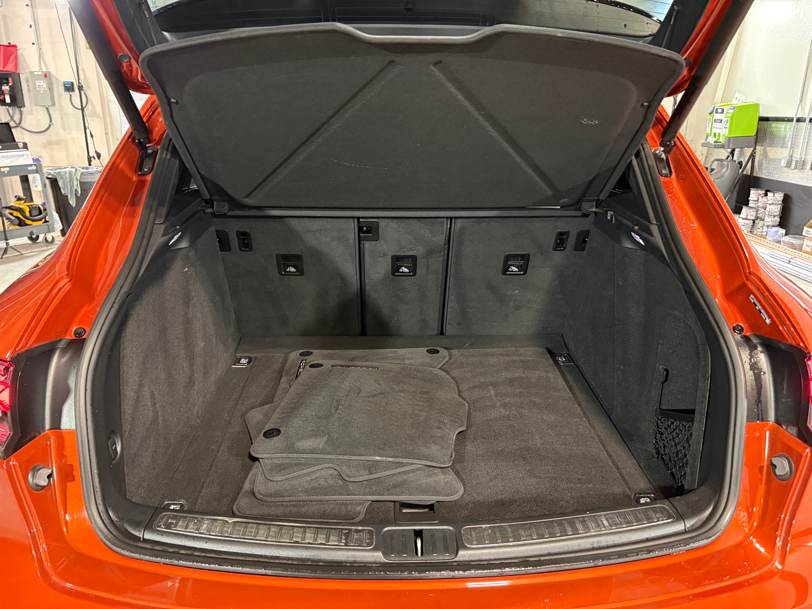 Thumbnail: 2023 Porsche Macan - 6