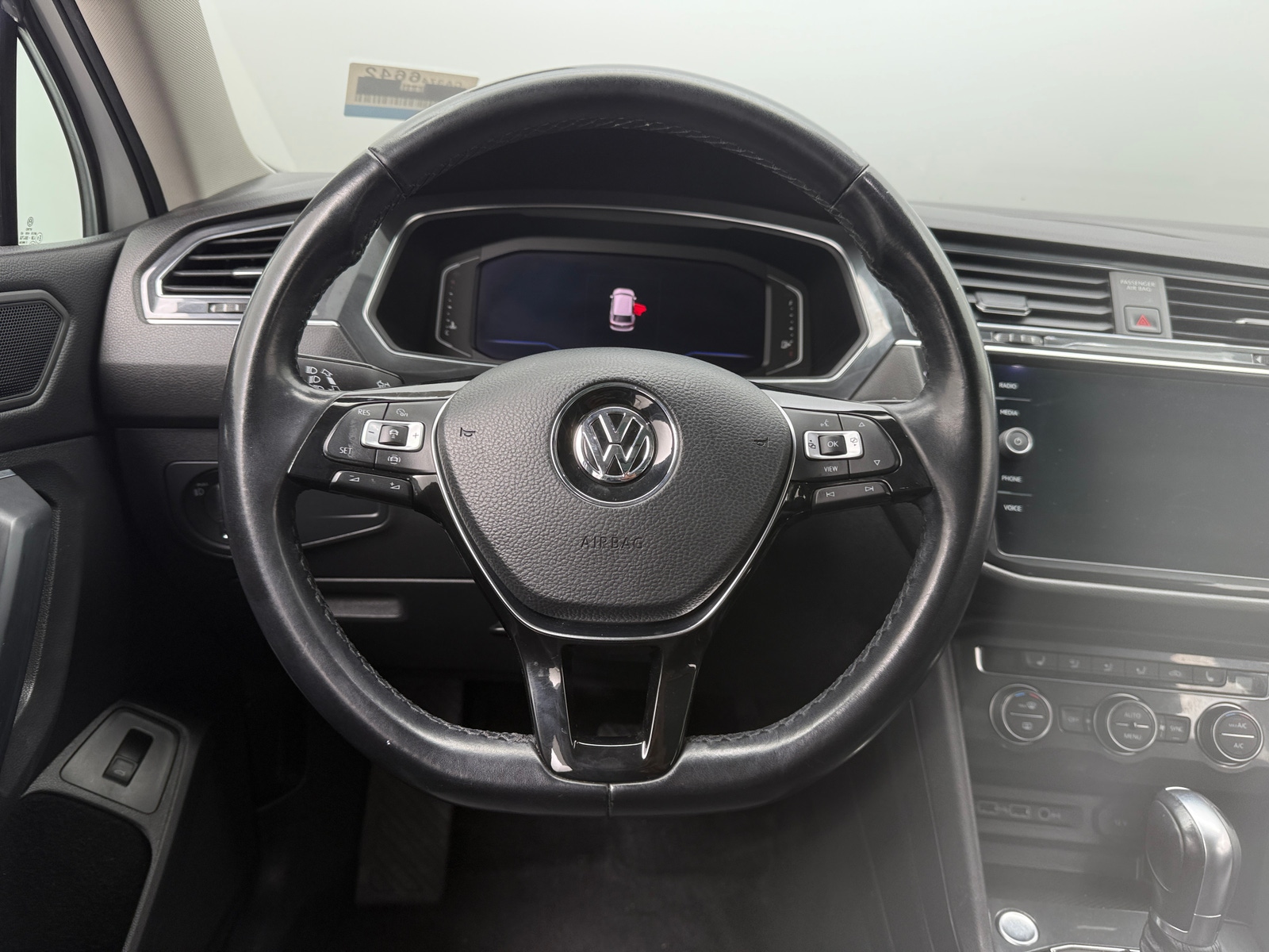 Thumbnail: 2019 Volkswagen Tiguan - 4