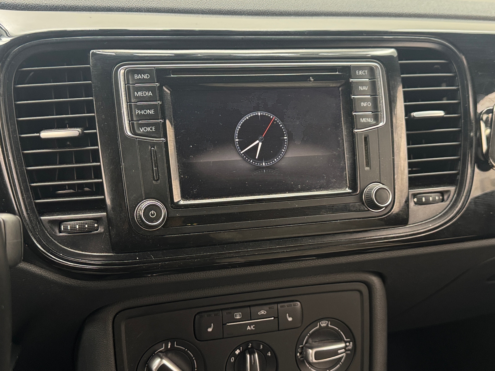 Thumbnail: 2017 Volkswagen Beetle - 4