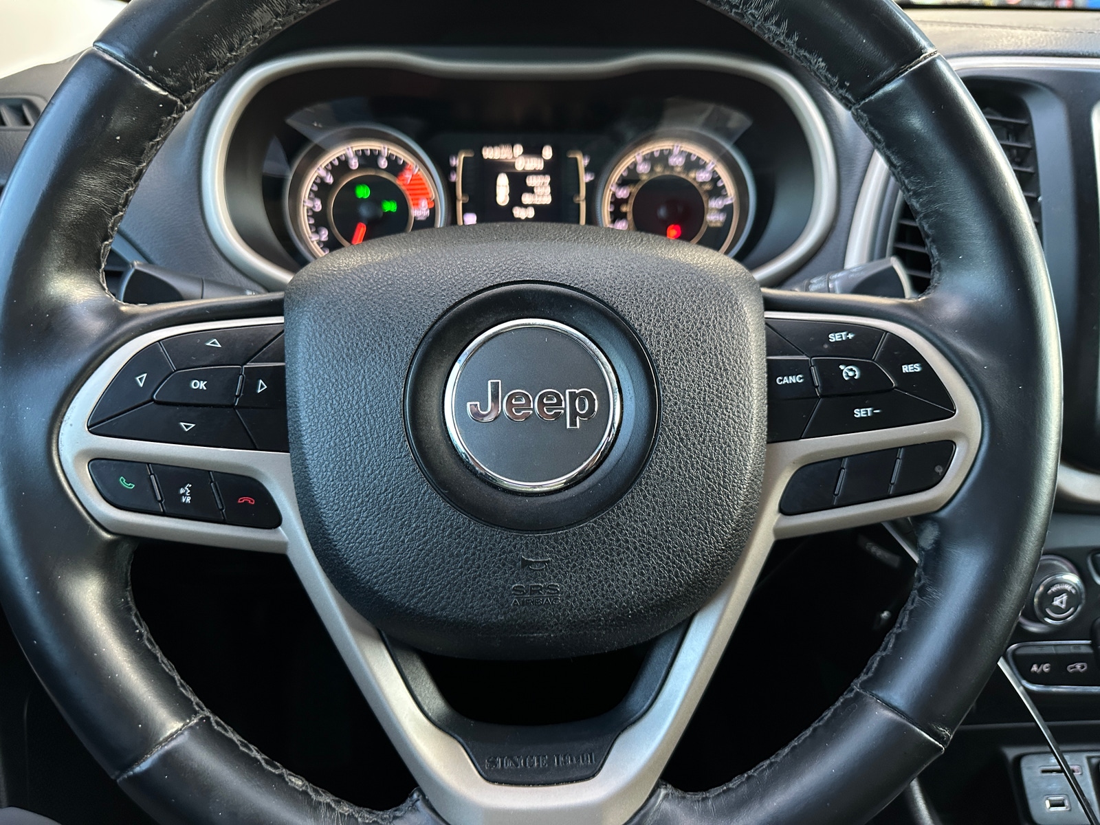 Thumbnail: 2017 Jeep Cherokee - 5