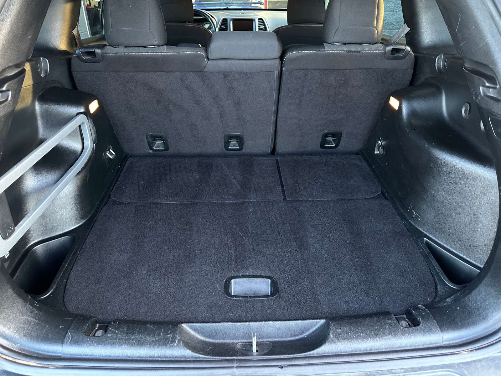 Thumbnail: 2017 Jeep Cherokee - 7